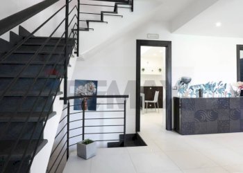 Scale - Villa a Schiera via Nino Martoglio
 
18, Valverde - foto 5