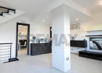 Ricezione / Lobby - Villa a Schiera via Nino Martoglio
 
18, Valverde - foto 7