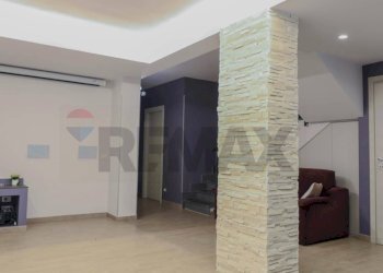 Hall / corridoio - Villa a Schiera via Nino Martoglio
 
18, Valverde - foto 18