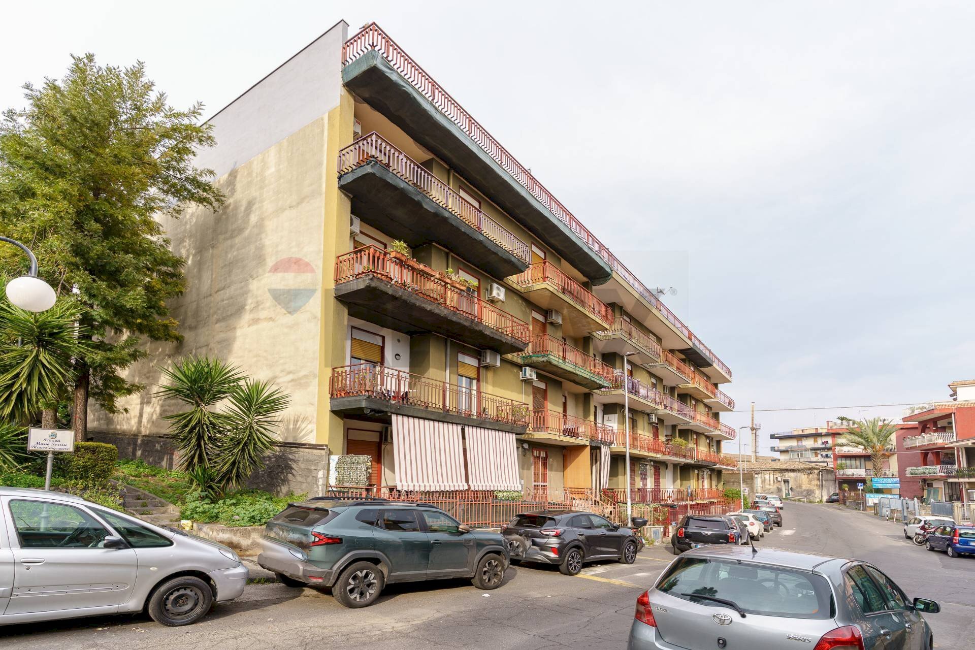 Edificio all\'aperto - Appartamento via Petralia
 
93, Aci Catena - foto 1
