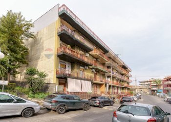 Edificio all\'aperto - Appartamento via Petralia
 
93, Aci Catena - foto 1
