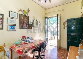 Sala da pranzo - Quadrilocale via tripoli
 
272, Aci Castello - foto 4