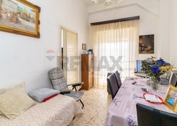 Sala da pranzo - Quadrilocale VIA TRIPOLI
 
272, Aci Castello - foto 6