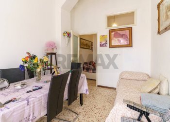 Sala da pranzo - Quadrilocale VIA TRIPOLI
 
272, Aci Castello - foto 7