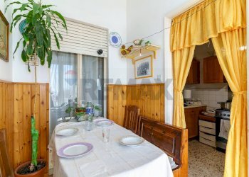 Sala da pranzo - Quadrilocale VIA TRIPOLI
 
272, Aci Castello - foto 9