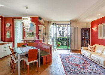 Sala da pranzo - Four-room apartment via lago del garda
 
17, Mulazzano - photo 3