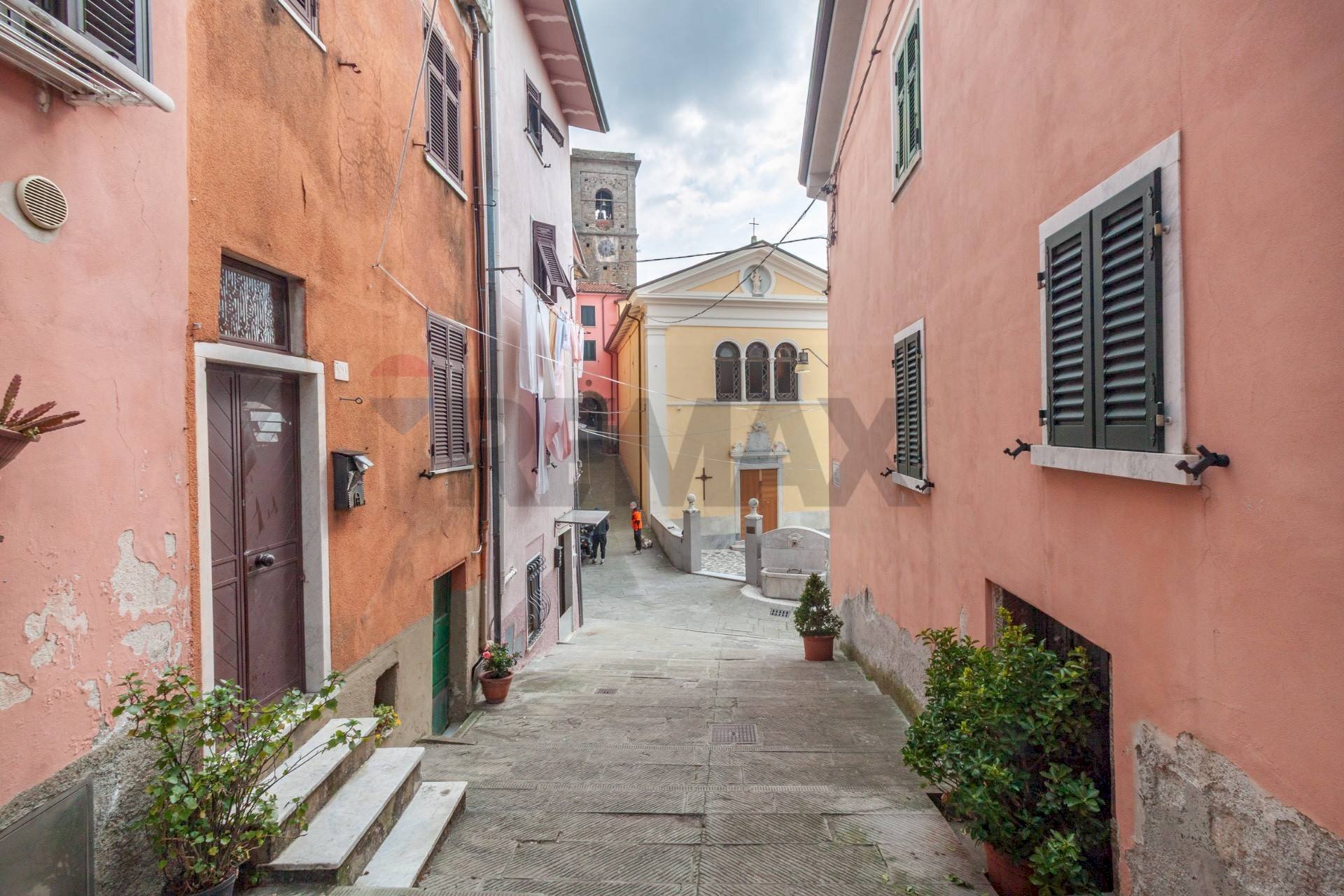 Edificio all\'aperto - Monolocale Via Vasco Venturelli
 
25, Carrara - foto 1