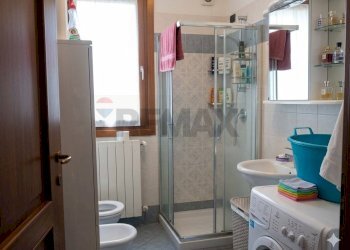 Bagno - Trilocale Via Lorenzetti
 
8, Angolo Terme - foto 6