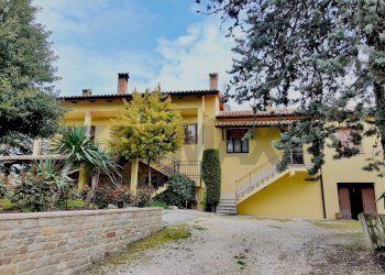 Casa all\'aperto - Semi-detached house Frazione Castiglioni
 
77, Arcevia - photo 1