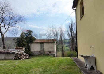Giardino - Semi-detached house Frazione Castiglioni
 
77, Arcevia - photo 9