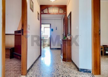 Hall / corridoio - Semi-detached house Frazione Castiglioni
 
77, Arcevia - photo 11