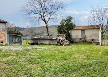Giardino - Semi-detached house Frazione Castiglioni
 
77, Arcevia - photo 35
