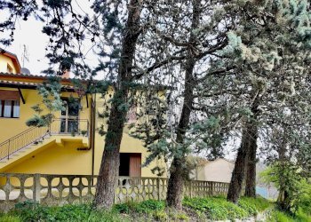 Casa all\'aperto - Semi-detached house Frazione Castiglioni
 
77, Arcevia - photo 42