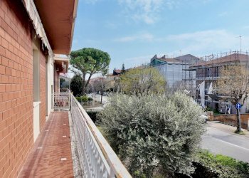 Balcone - Quadrilocale Viale delle Provincie
 
26, Mondolfo - foto 11