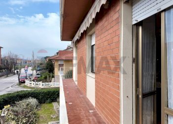 Balcone - Quadrilocale Viale delle Provincie
 
26, Mondolfo - foto 12