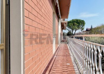 Balcone - Quadrilocale Viale delle Provincie
 
26, Mondolfo - foto 39