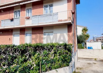 Edificio all\'aperto - Quadrilocale Viale delle Provincie
 
26, Mondolfo - foto 49