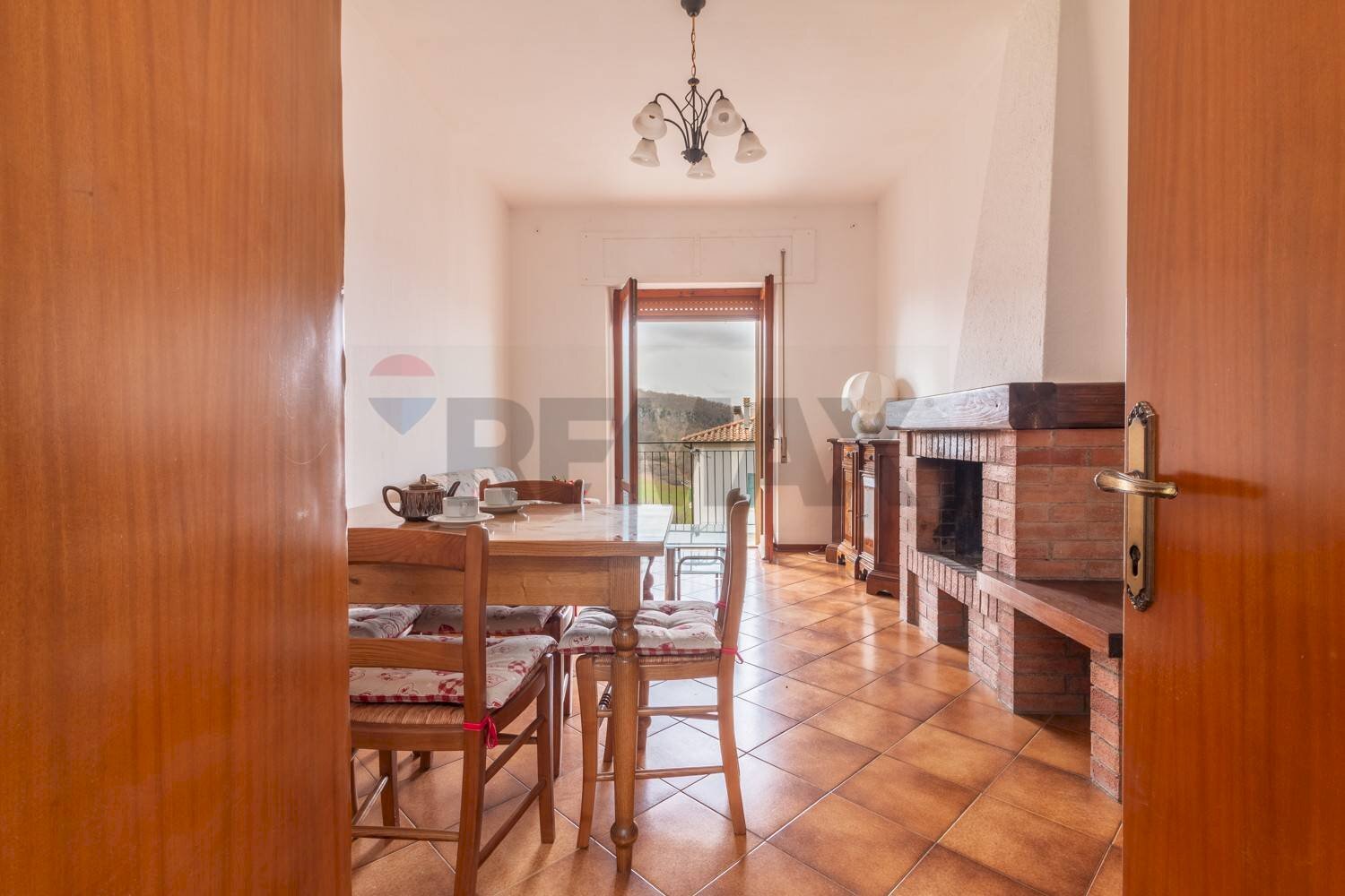 Sala da pranzo - Quadrilocale Via Vico Consorti
 
89, Semproniano - foto 1