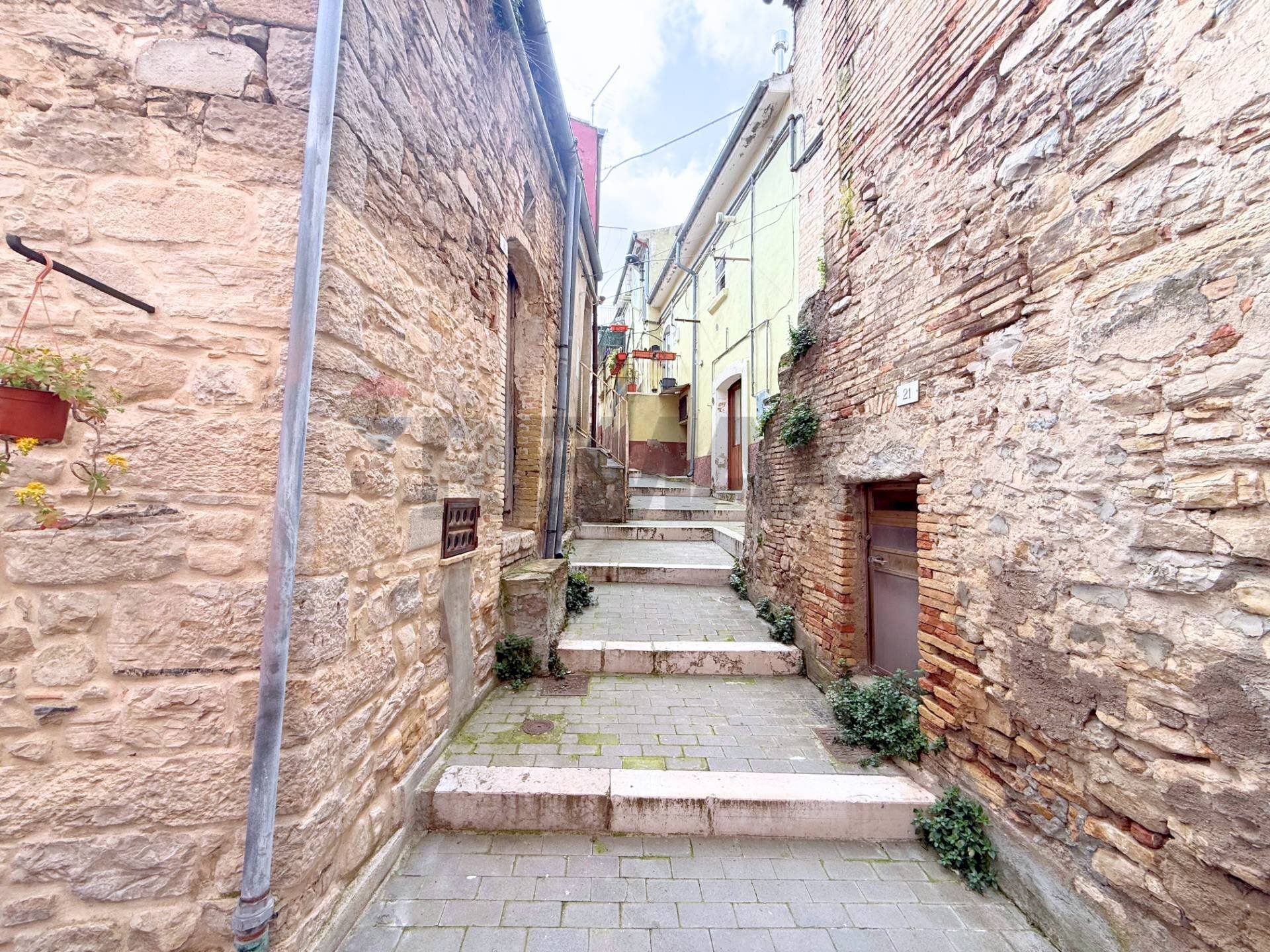 Scale - Trilocale Vico V Duomo
 
11, Biccari - foto 3