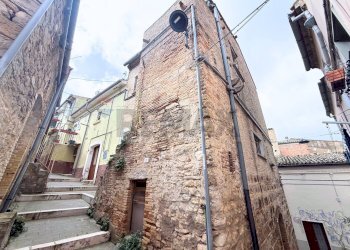 Edificio all\'aperto - Trilocale Vico V Duomo
 
11, Biccari - foto 1