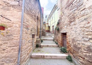 Scale - Trilocale Vico V Duomo
 
11, Biccari - foto 3