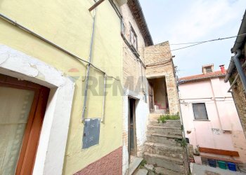 Edificio all\'aperto - Trilocale Vico V Duomo
 
11, Biccari - foto 4