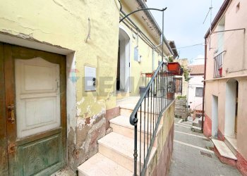 Scale - Trilocale Vico V Duomo
 
11, Biccari - foto 5