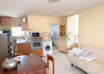 Sala da pranzo - Trilocale Vico V Duomo
 
11, Biccari - foto 7