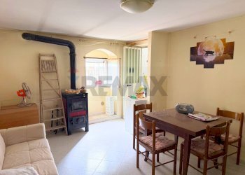 Sala da pranzo - Trilocale Vico V Duomo
 
11, Biccari - foto 10