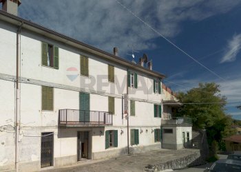 Edificio all\'aperto - Trilocale Strada Case Barbieri
 
66, Langhirano - foto 10