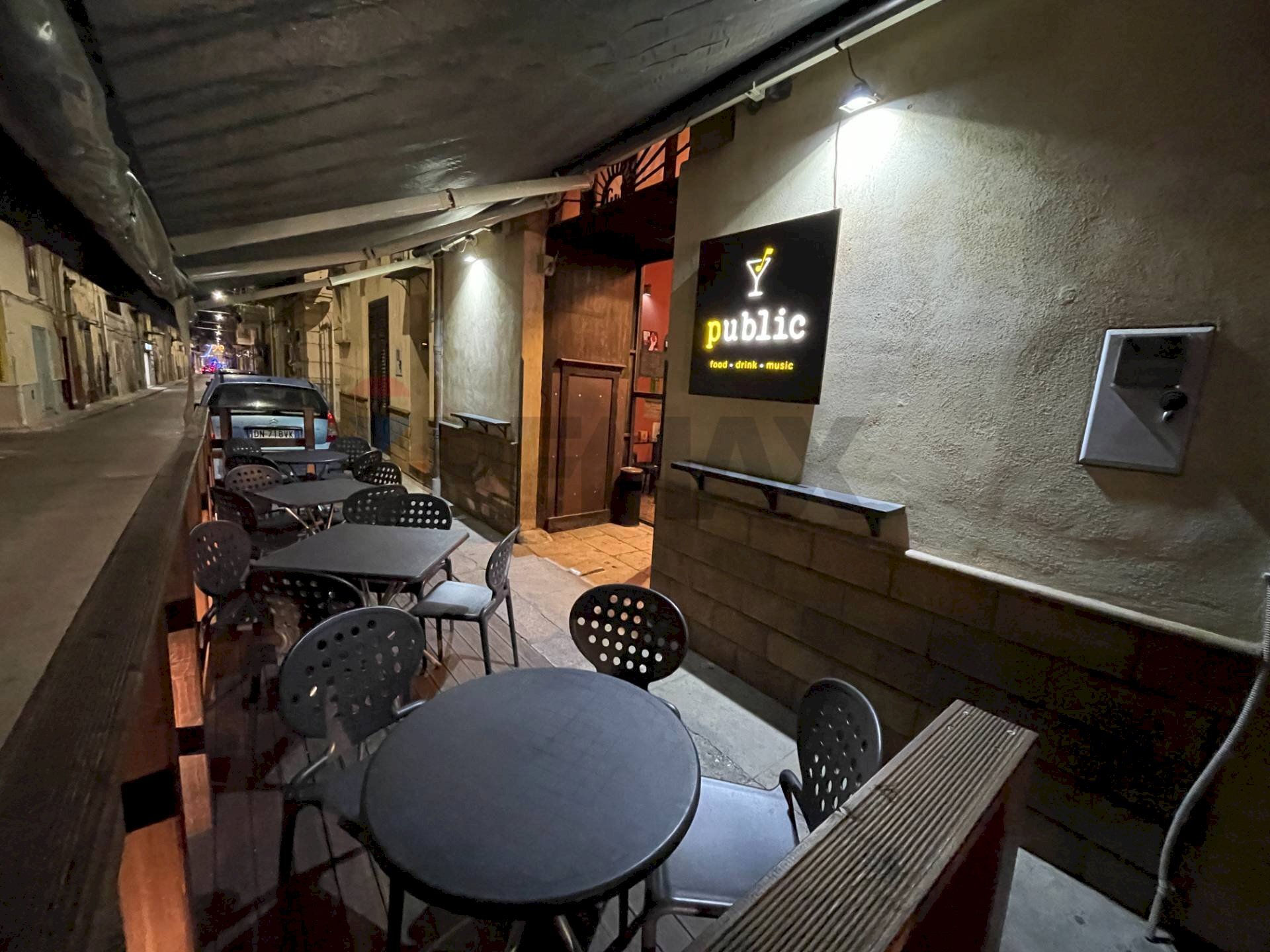 Balcone - Locale Commerciale VIA DOMENICO QUATTROCIOCCHI
 
24, Bagheria - foto 3