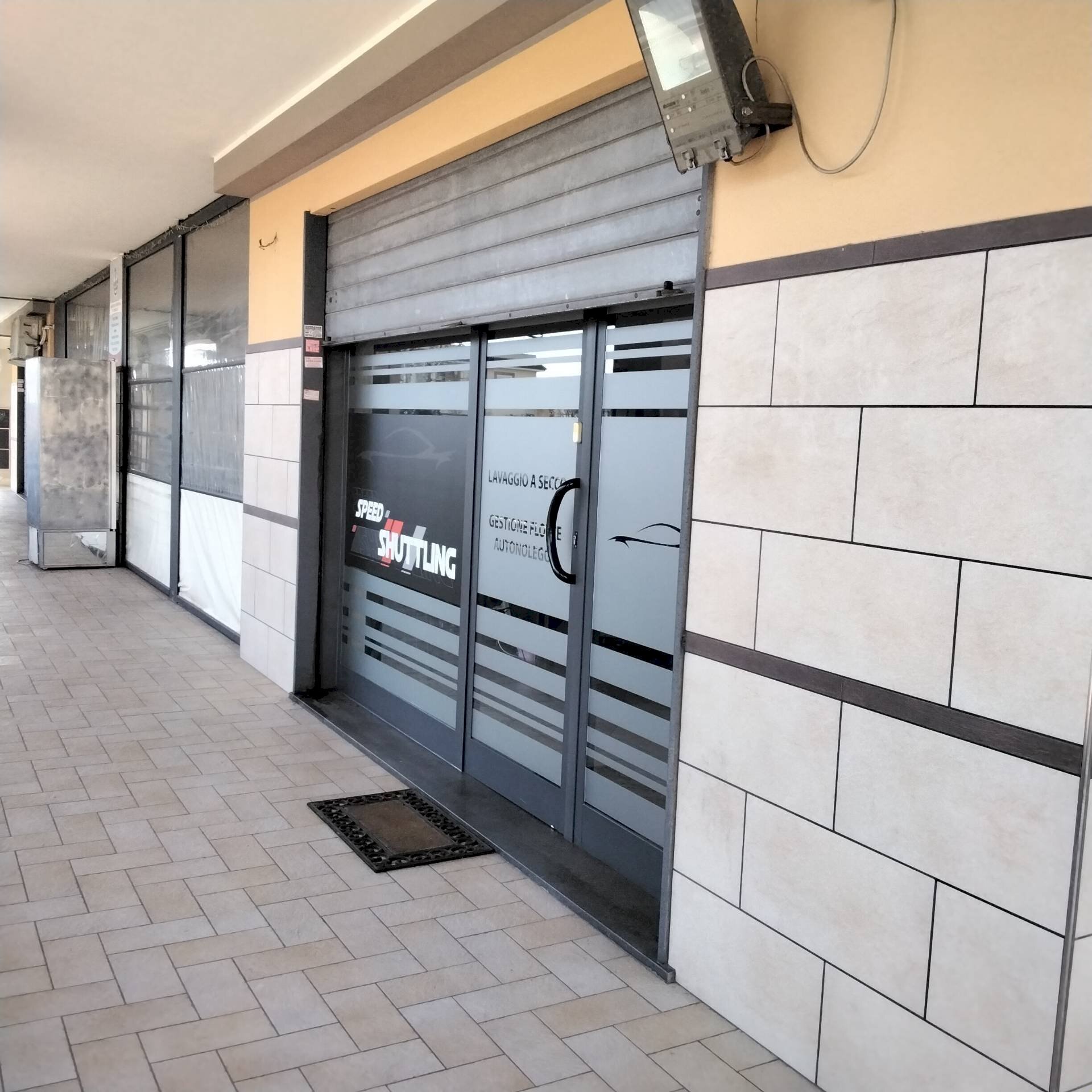 Foto 2 - Locale Commerciale via delle Trincea delle Frasche, Fiumicino - foto 2