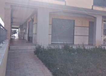 Foto 1 - Locale Commerciale via delle Trincea delle Frasche, Fiumicino - foto 1