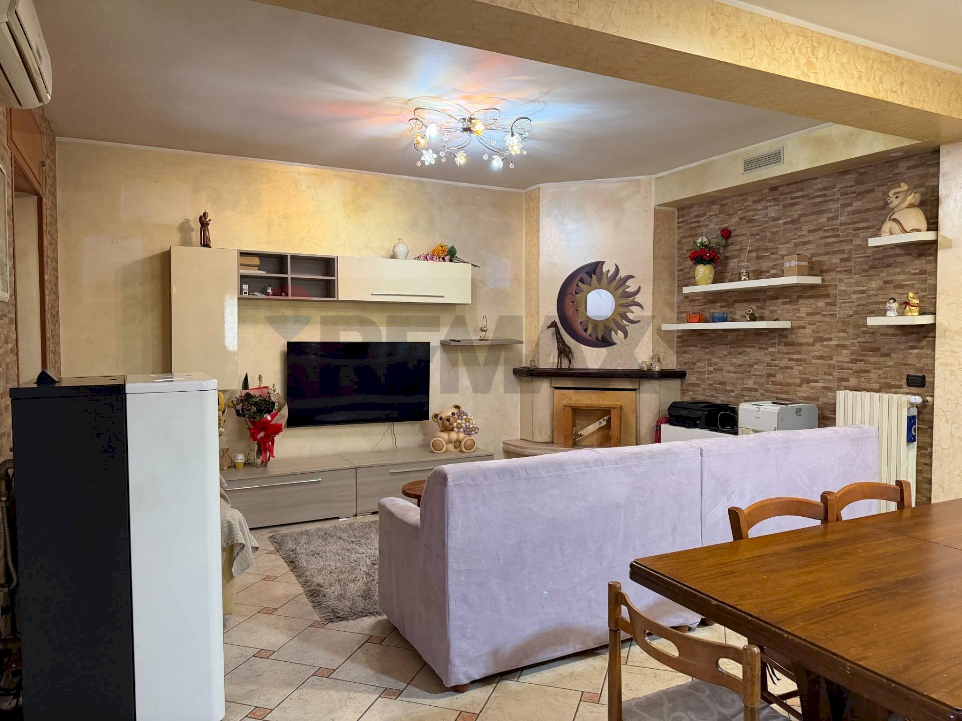 Sala da pranzo - Casa semi indipendente VICO 1' Gugliemo Marconi
 
6, Baranello - foto 2