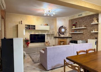 Sala da pranzo - Casa semi indipendente VICO 1' Gugliemo Marconi
 
6, Baranello - foto 2