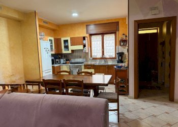 Sala da pranzo - Casa semi indipendente VICO 1' Gugliemo Marconi
 
6, Baranello - foto 3