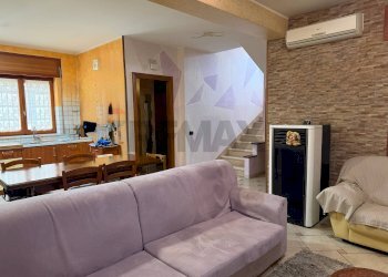 Soggiorno - Casa semi indipendente VICO 1' Gugliemo Marconi
 
6, Baranello - foto 4