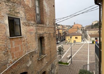 Edificio all\'aperto - Casa semi indipendente VICO 1' Gugliemo Marconi
 
6, Baranello - foto 18