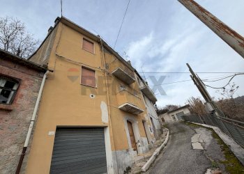 Edificio all\'aperto - Semi-detached house salita chiaia
 
20, Mirabello Sannitico - photo 8