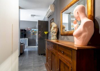 Hall / corridoio - Three-room apartment Louis Armstrong
 
7, Parma - photo 12