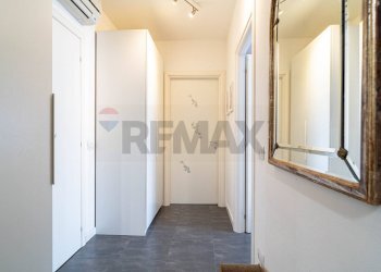 Hall / corridoio - Three-room apartment Louis Armstrong
 
7, Parma - photo 16