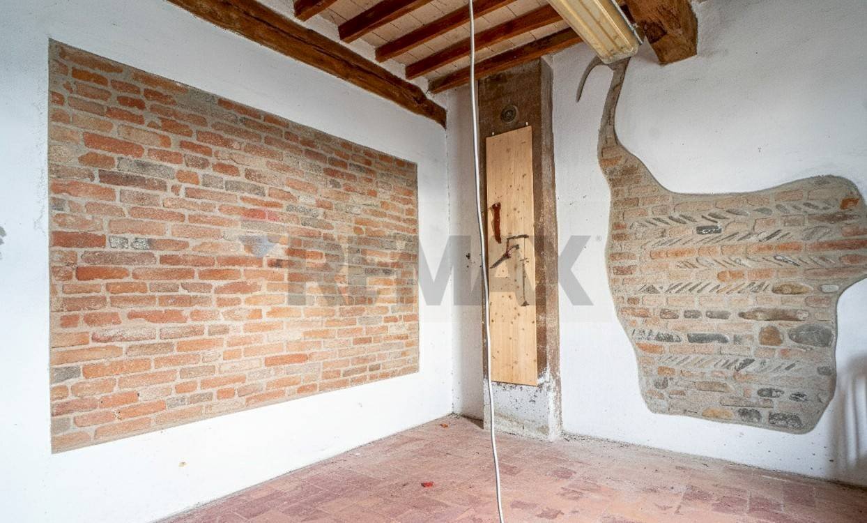 Stanza vuota - Semi-detached house strada cimitero Ragazzola
 
6, Roccabianca - photo 3