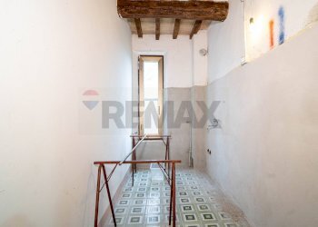 Hall / corridoio - Semi-detached house strada cimitero Ragazzola
 
6, Roccabianca - photo 10