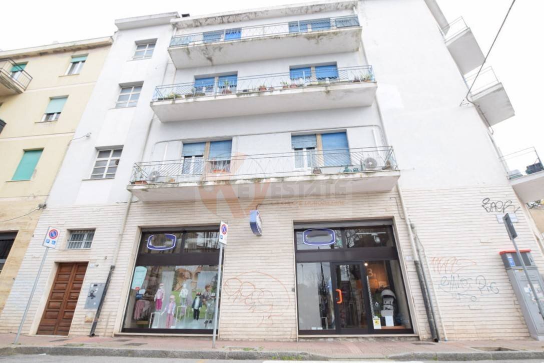 Foto 2 - Commercial Premises VIA MANZONI
 
33, Nuoro - photo 2