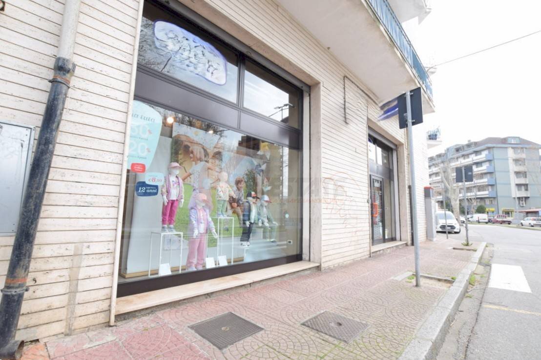 Foto 3 - Commercial Premises VIA MANZONI
 
33, Nuoro - photo 3