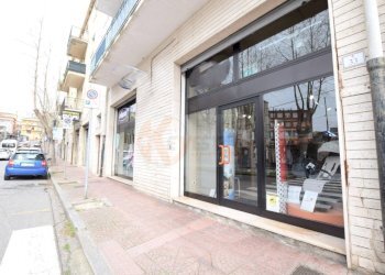 Foto 4 - Commercial Premises VIA MANZONI
33, Nuoro - photo 4