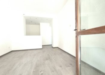 Cucina - Bilocale via Alessandro Volta, 90, Saronno - foto 2