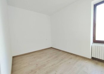 Camera da letto - Bilocale via Alessandro Volta, 90, Saronno - foto 14