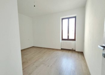 Camera da letto - Bilocale via Alessandro Volta, 90, Saronno - foto 16