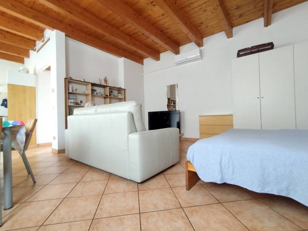 Camera da letto - Monolocale via Biringhello, 86, frazione Biringhello, Rho - foto 1